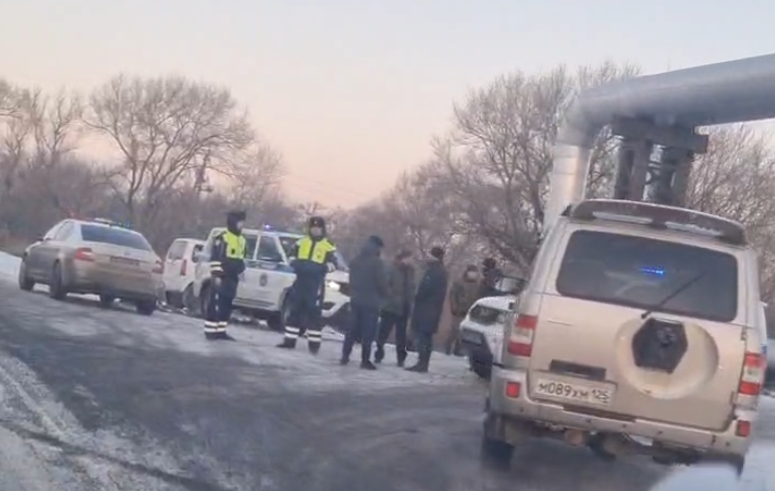 Силовики останавливают машины: стала известна причина инцидента в Уссурийске