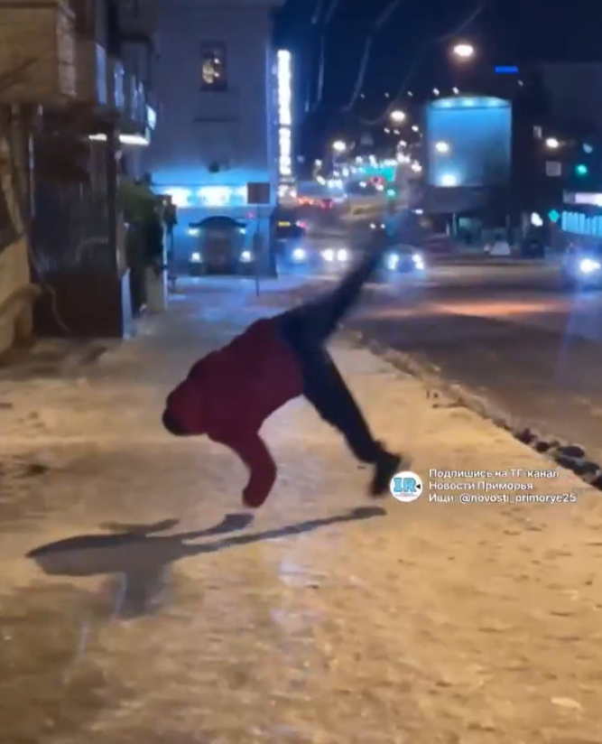 Катки и трассы для бобслея: юг Приморья попал в ледяной плен после снежного циклона