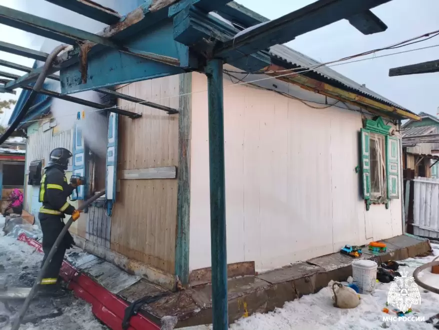 Трое малолетних детей пострадали во время пожара в Приморье