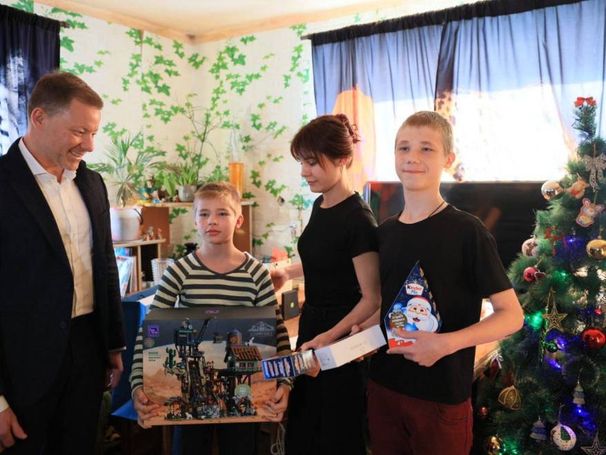 Антон Волошко подарил праздник детям Лесозаводска, Чугуевки и Кировки