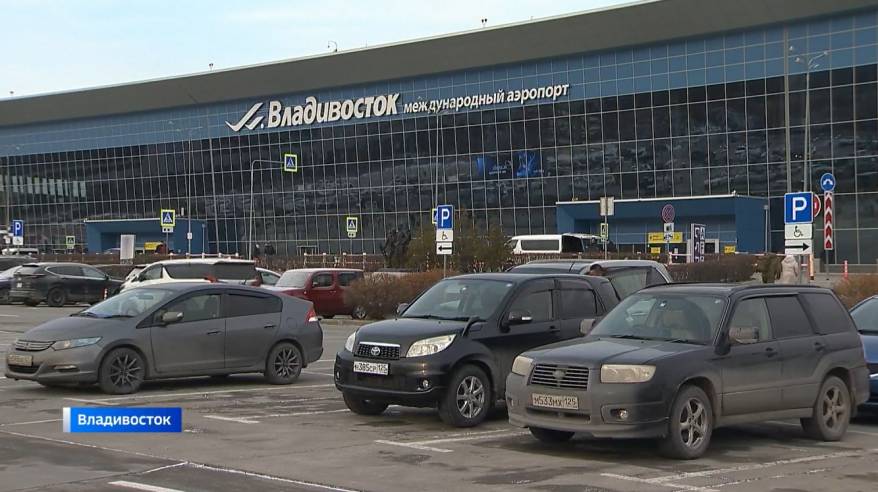 Приставы «вычисляют» должников в аэропорту Владивостока