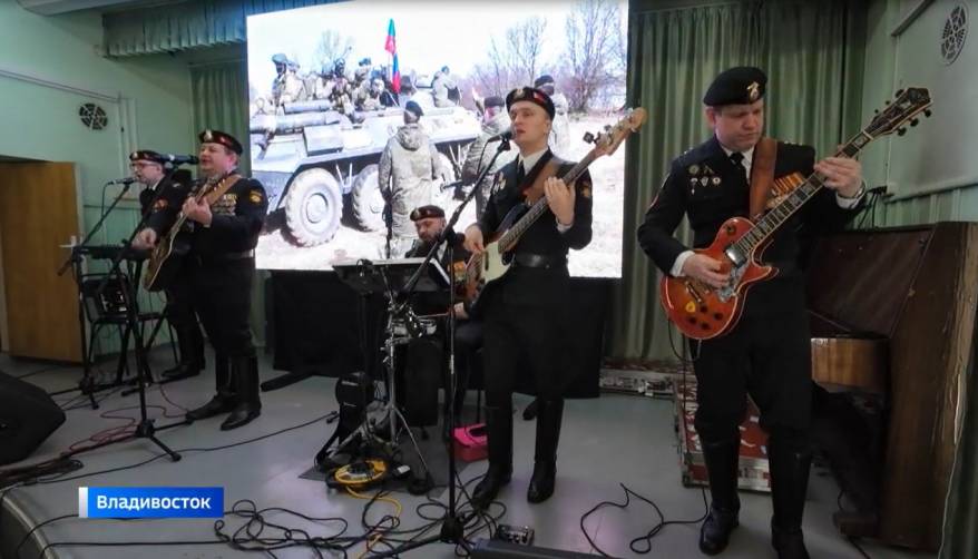 «Черные береты» морской пехоты дали концерт в госпитале ТОФ во Владивостоке