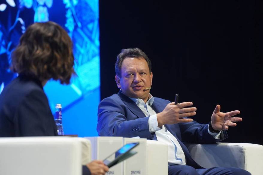 Первый зампред ВТБ Дмитрий Пьянов представил пьесу об инфляции и курсе рубля