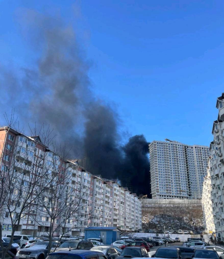 Во Владивостоке произошло возгорании на территории строящегося жилого комплекса