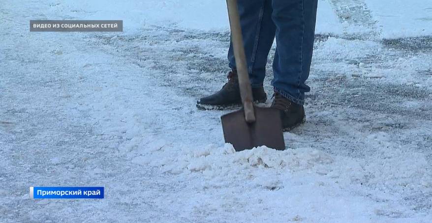 Администрация Владивостока просит горожан сообщать о проблемных дорожных участках