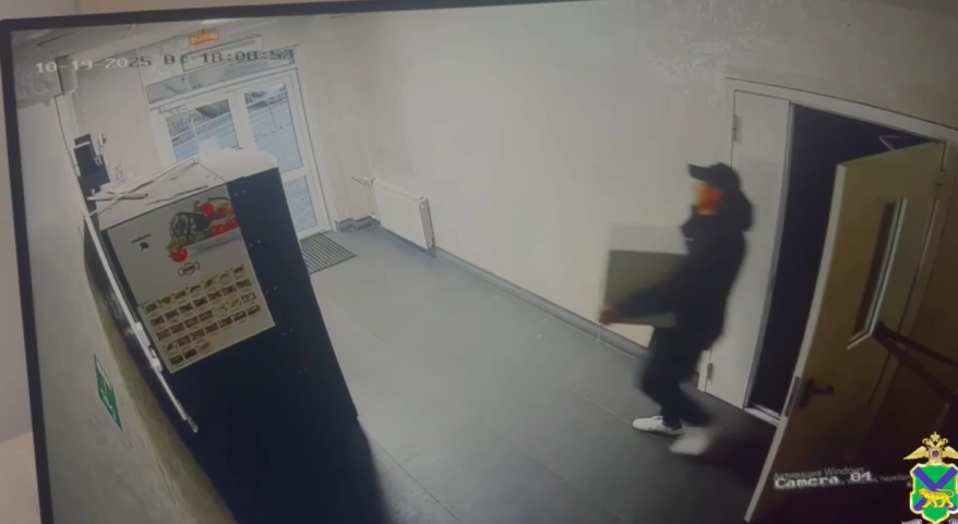 "Гастролер" из Благовещенска похитил сейф с деньгами в медучреждении Владивостока