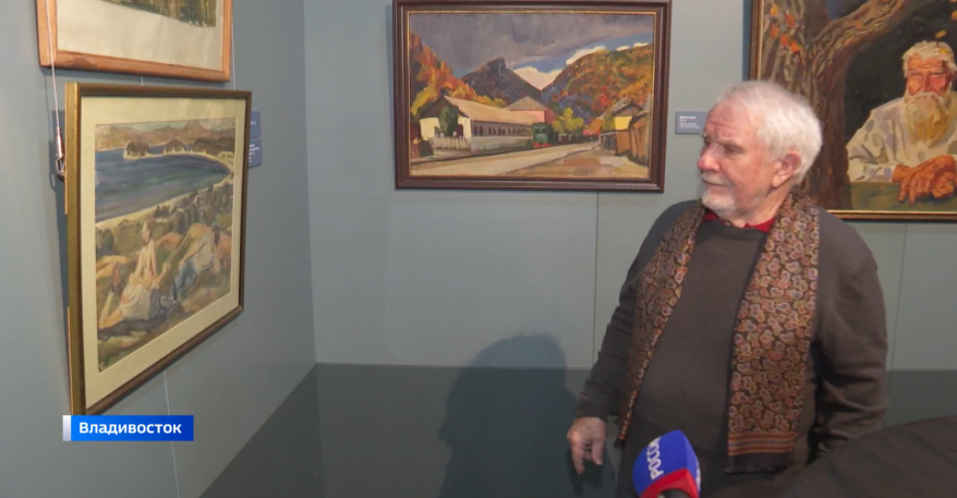 "Острова в океане": выставка Евгения Коржа открылась в Приморской картинной галерее