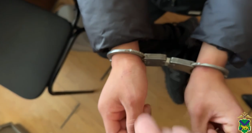 Таксист-мигрант избил битой жителя Владивостока и попытался скрыться