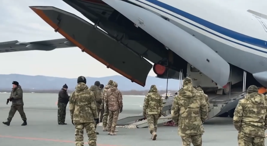 Новая партия добровольцев отправилась из Приморья в зону СВО