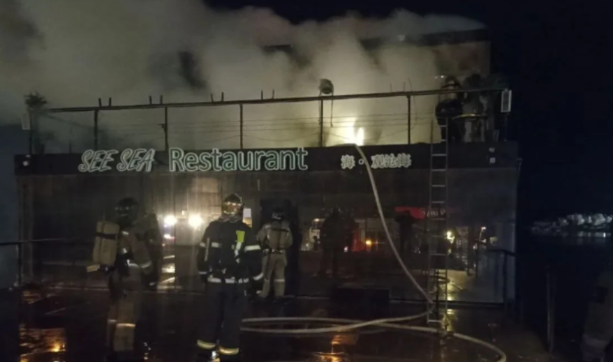 Модный ресторан сгорел на Спортивной набережной Владивостока