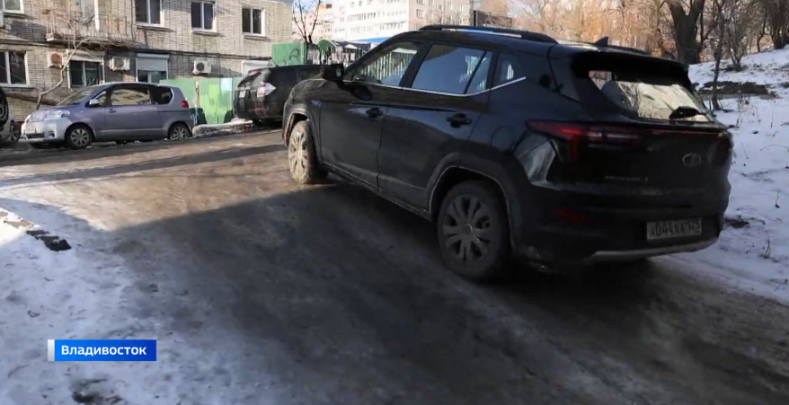 Штраф до 100 тысяч рублей: управляйки Владивостока накажут за нерасчищенные дворы