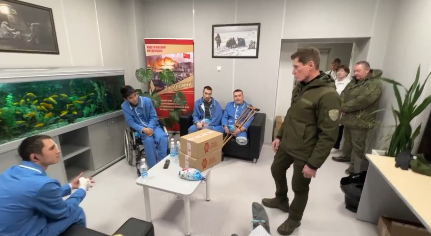 Олег Кожемяко навестил в госпитале Ростовской области приморских бойцов