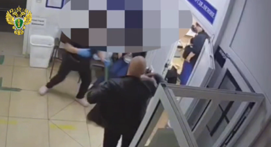 Житель Приморья угрожал оружием медсестре, посеяв панику в больнице