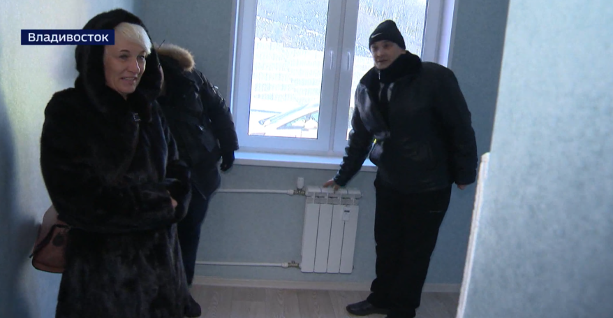 Губернатор вручил ключи от квартир ветеранам СВО, сиротам и переселенцам из ветхого жилья