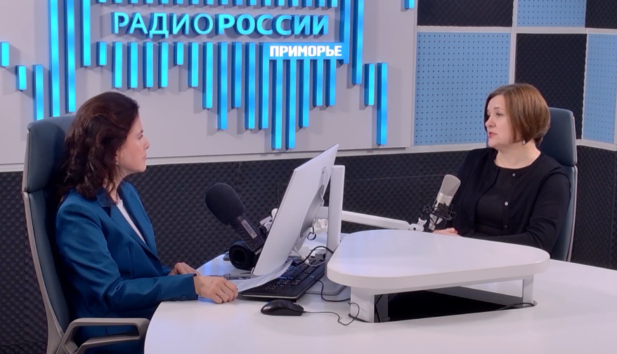 «Я просмотрела 10 тысяч предметов» - Алена Даценко о главных выставках года, наградах галереи и личных проектах.