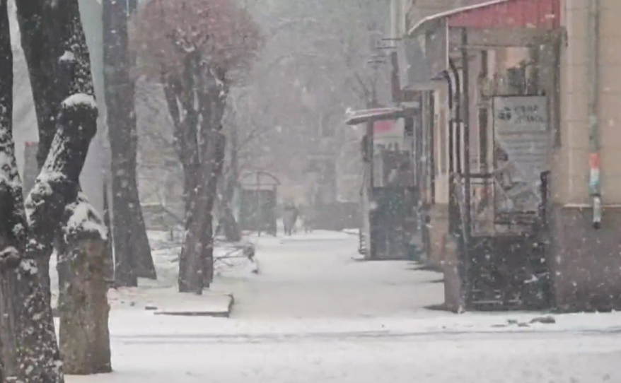 Владивосток накроет две волны осадков: сначала земерзающий дождь, а потом снег