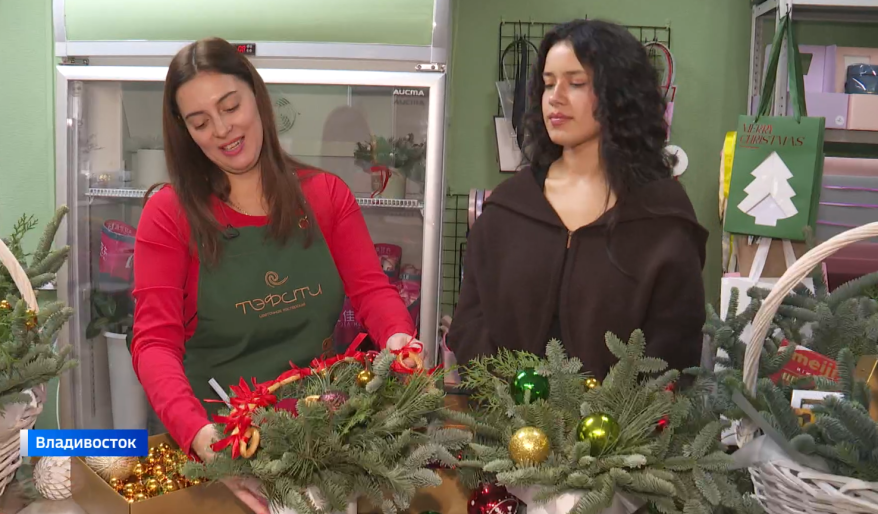 Новогодняя магия Приморья: роспись игрушек возвращает в детство