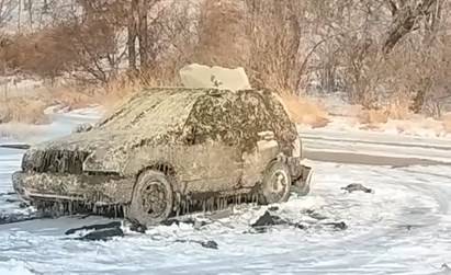 Автомобиль с трагической историей достали из-подо льда в Приморье