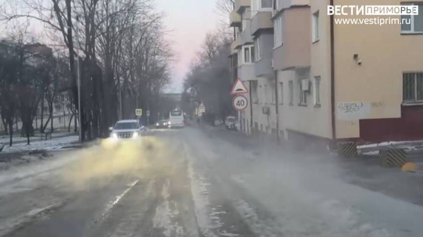 Авария на водоводе оставила без воды жителей Владивостока