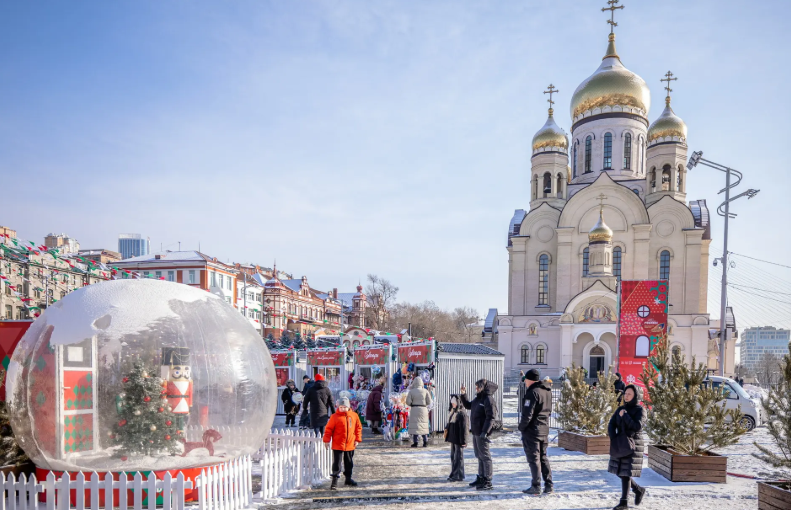 Новогодний городок в центре Владивостока закрывается по погодным условиям