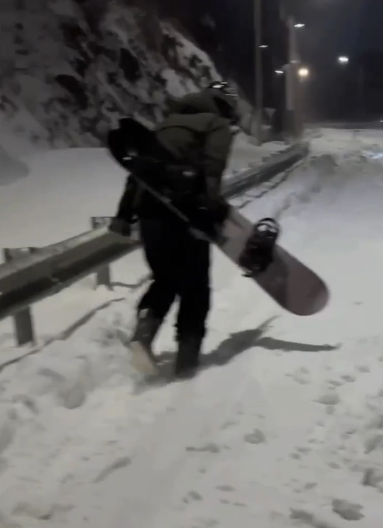 Новая "горнолыжная трасса" открылась во Владивостоке на улице Капитана Шефнера