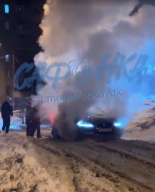 Водитель Jaguar, загоревшегося при штурме скользких дорог Владивостока, оценил ущерб