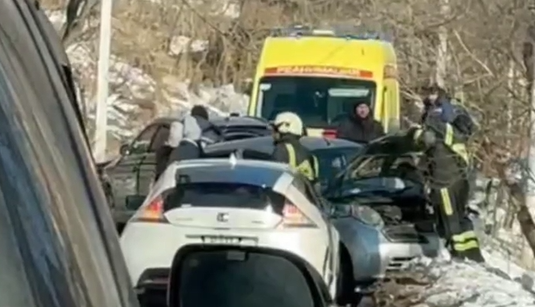 Пострадал пассажир: стали известны подробности жесткого ДТП во Владивостоке