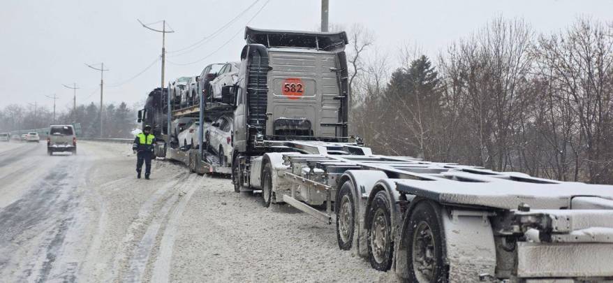 Введены ограничения на движение большегрузов на перевале автодороги Артём — Находка