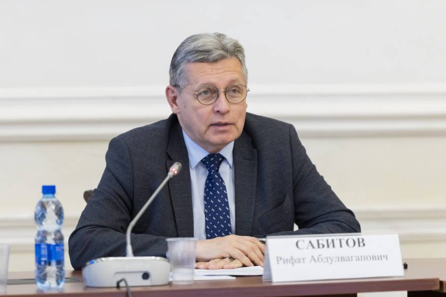 Рифат Сабитов: «Сфера медиа и коммуникаций развивается очень динамично. Происходят трансформации, которые оказывают влияние на привычки многих россиян»