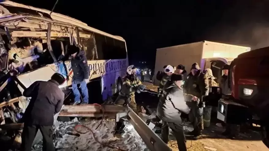 Три человека с тяжелыми травмами остаются в Хасанской больнице после страшного ДТП