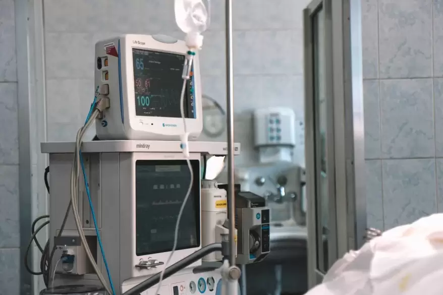 Врачи борются за жизнь женщины, пострадавшей в лобовом ДТП в Приморье