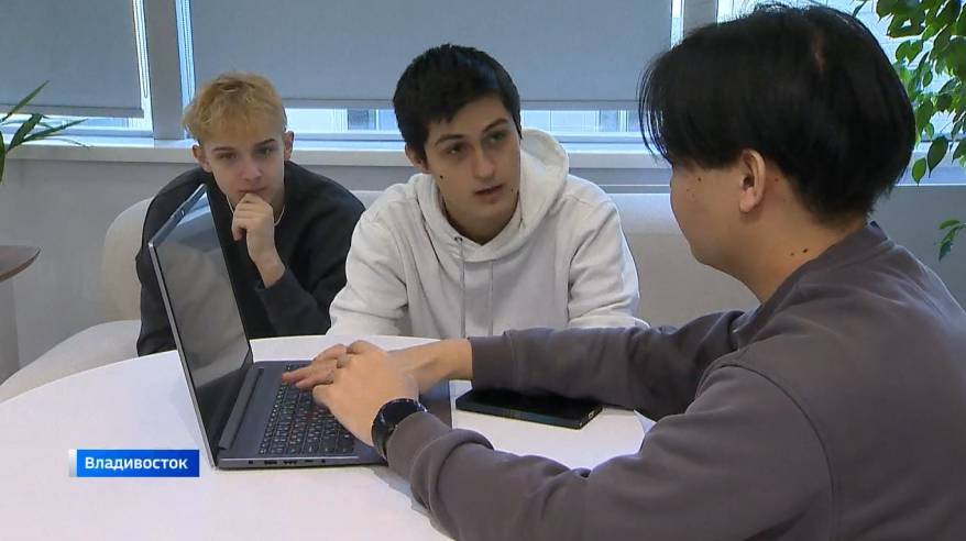 «ИИ-бот»: студенты в Приморье сделали «подарок» предпринимателям-экспортерам в Поднебесную