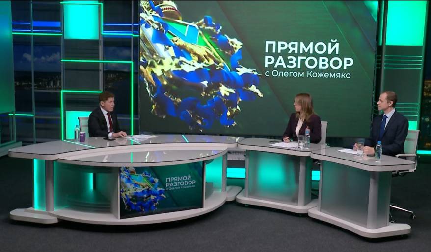 «Прямой разговор»: более трех часов отвечал губернатор Олег Кожемяко на вопросы приморцев