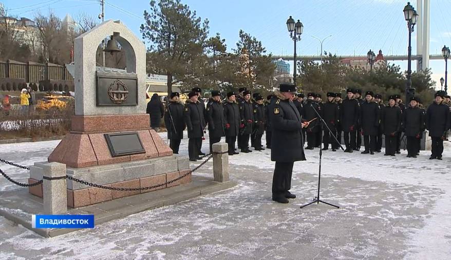 Моряки-тихоокеанцы отмечают 121-ю годовщину со дня образования подводных сил ТОФ