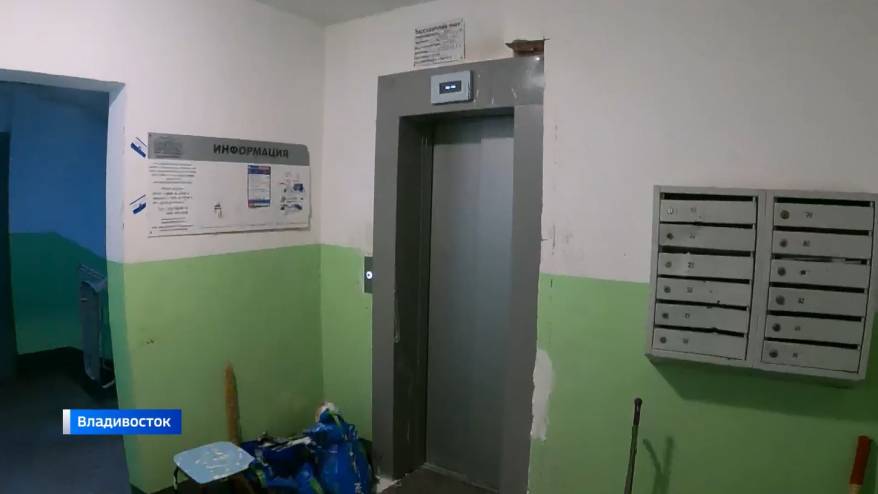 Женщина с ребенком едва не сгорели в лифте во Владивостоке