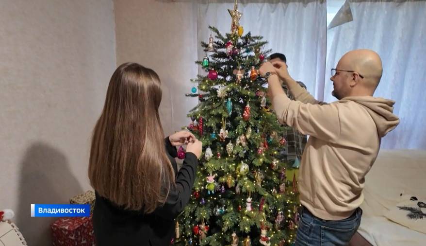 Воспоминания из детства живут в елочных игрушках жителей Приморья