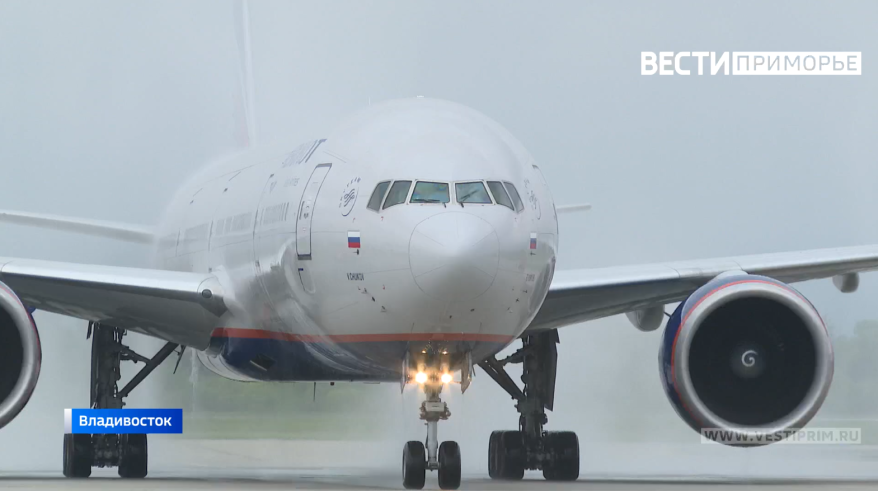 Из-за непогоды в аэропорту Владивостока задерживается несколько авиарейсов