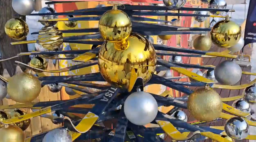 Необычную елку установили на "Русской лыжне" во Владивостоке