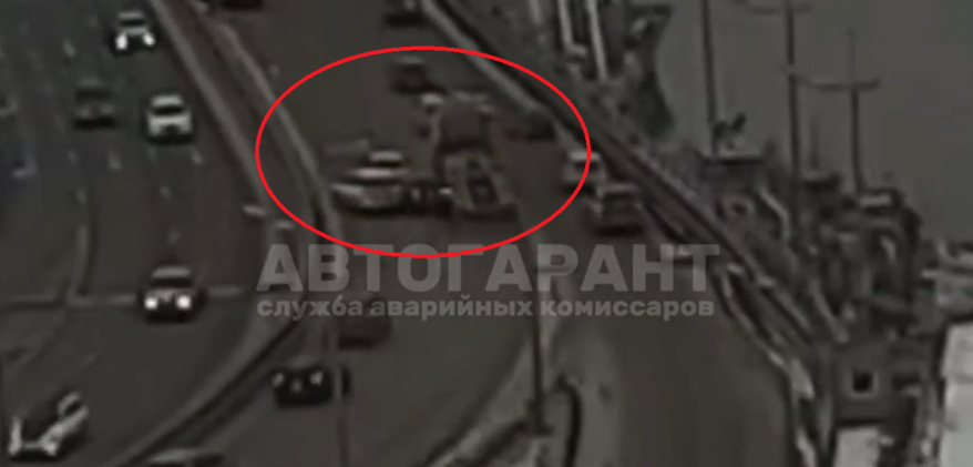 Массовая авария на Золотом мосту попала на видео