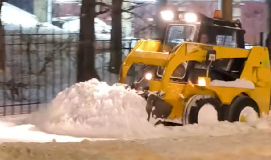Дополнительную технику для расчистки снега направят в муниципалитеты Приморья