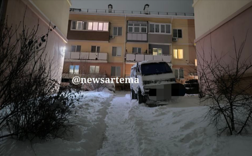 Автохам устроил погром во дворе жилого дома в Приморье