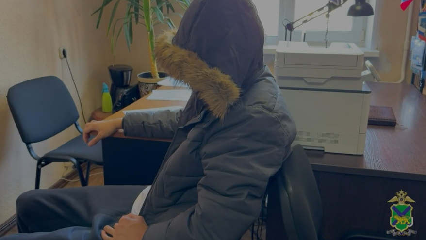 Во Владивостоке задержан курьер, работавший на мошенников