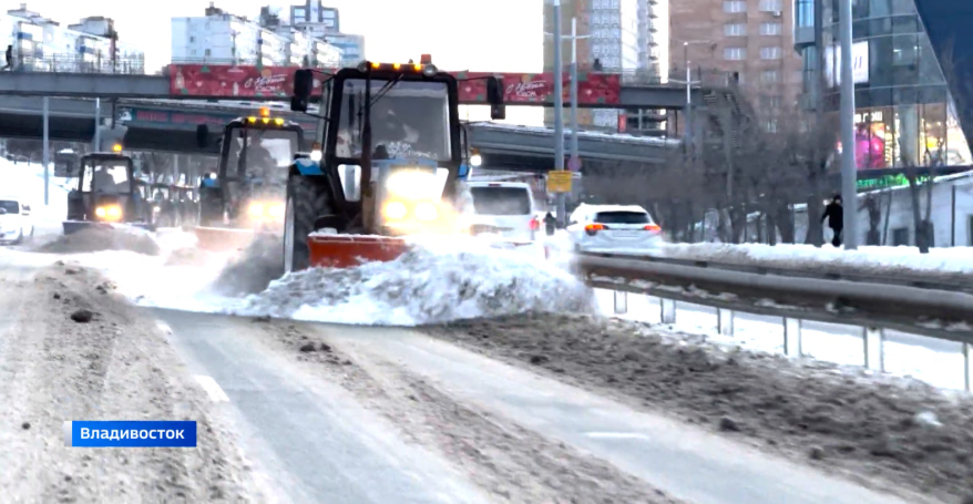 Оперативный штаб Владивостока круглосуточно координирует уборку снега