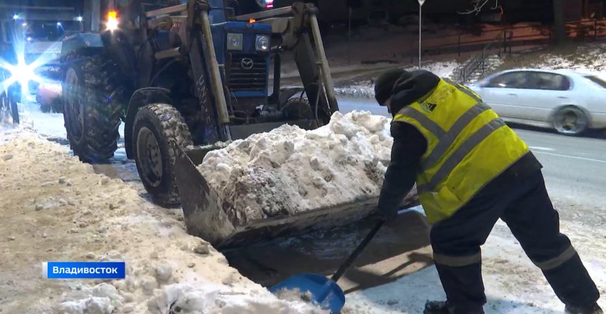 Когда засыпает Владивосток, активизируется работа дорожных служб