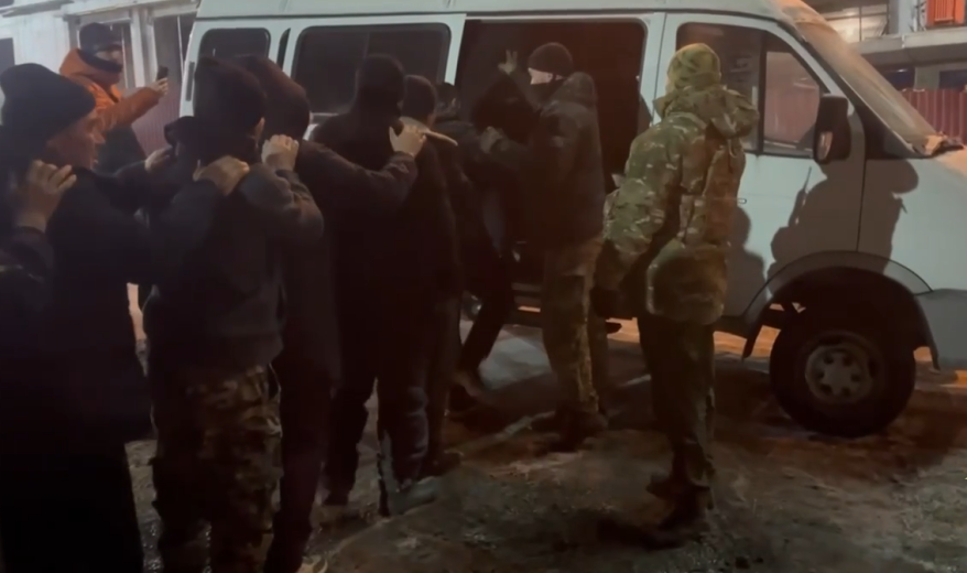 Семерых иностранцев выдворяют из Приморья