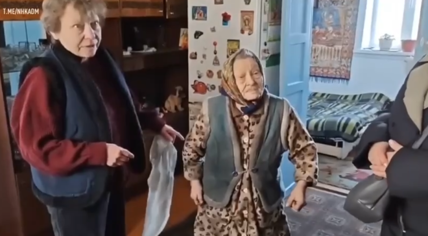 Резонансная история "ползающей" пенсионерки дошла до администрации Находки