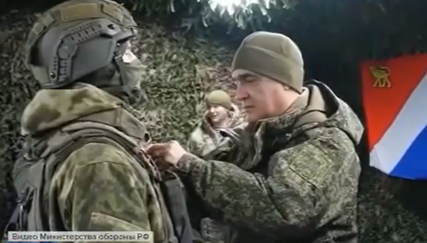 Бойцам приморского "Тигра" вручили награды прямо на передовой в зоне СВО