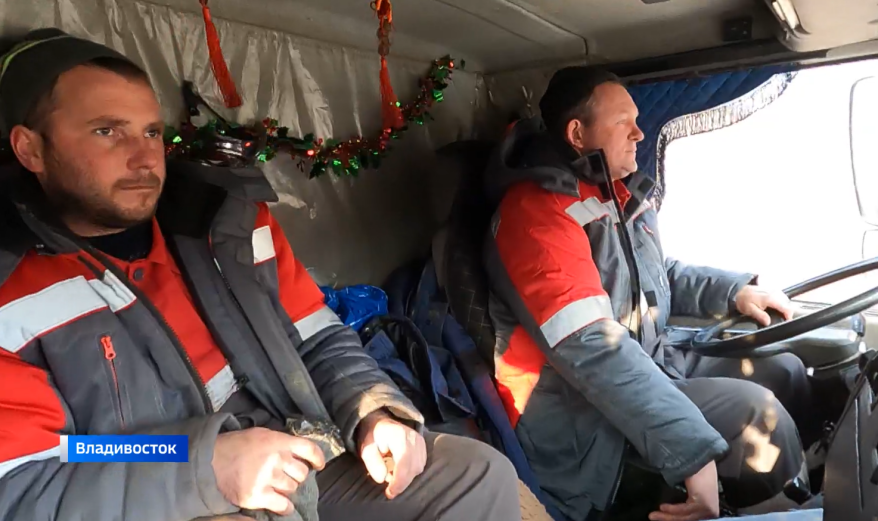 Когда во Владивостоке вывезут весь "новогодний" мусор?