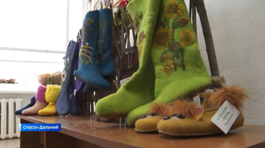 Тепло души вкладывают в свои работы приморские мастера войлочного искусства