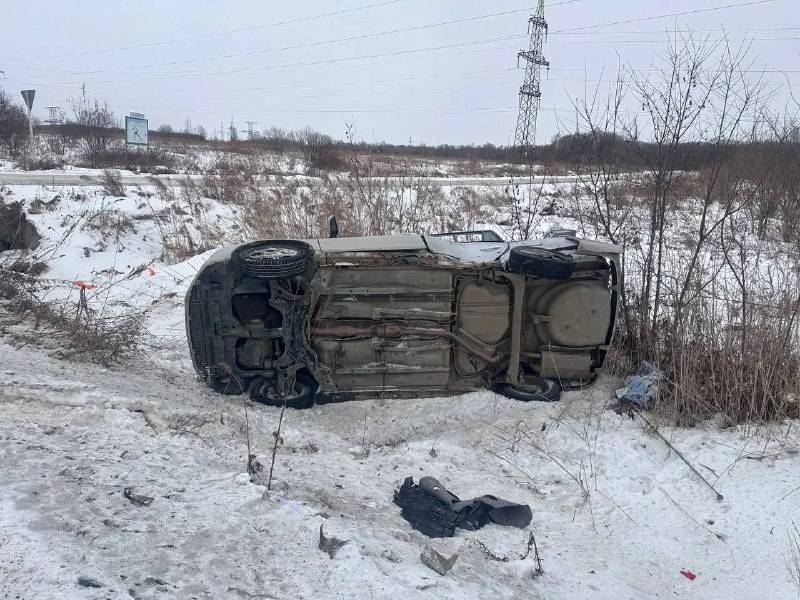 Авто в кювете: три человека пострадали в страшном ДТП в Приморье